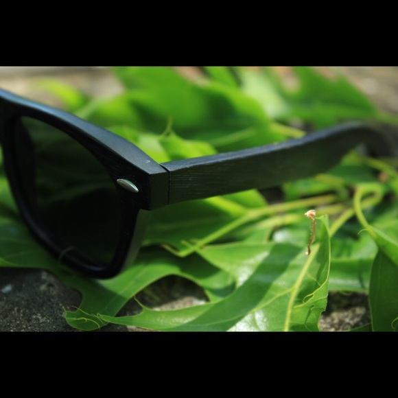 Handmade bamboo sunglasses with UV400 lenses. - Picture 3 of 6